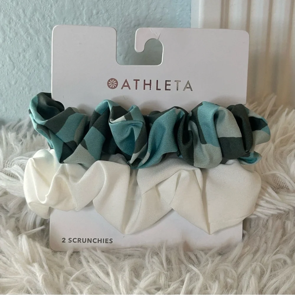 🩶5/$30 Athleta Bright White and Teal Camo Luxe Peat Scrunchies Set of 2  NEW
